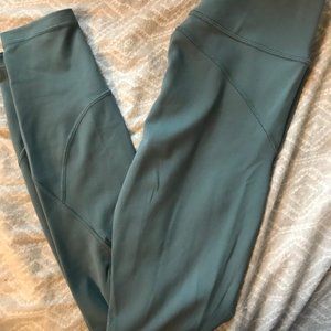 LULULEMON In movement leggings
